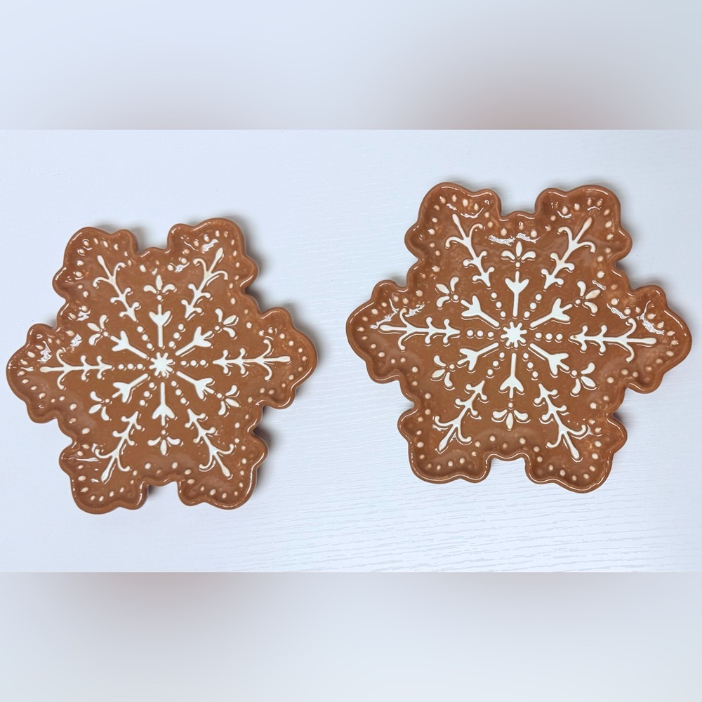 New! Set of 2 Brown Gingerbread Snowflake Shaped Plates